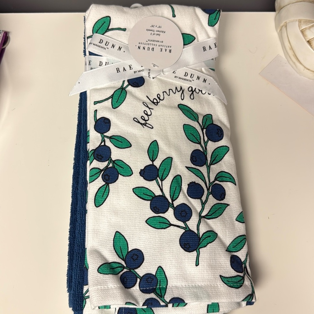 Rae Dunn Kitchen Towels - set of 3 towels 16x26